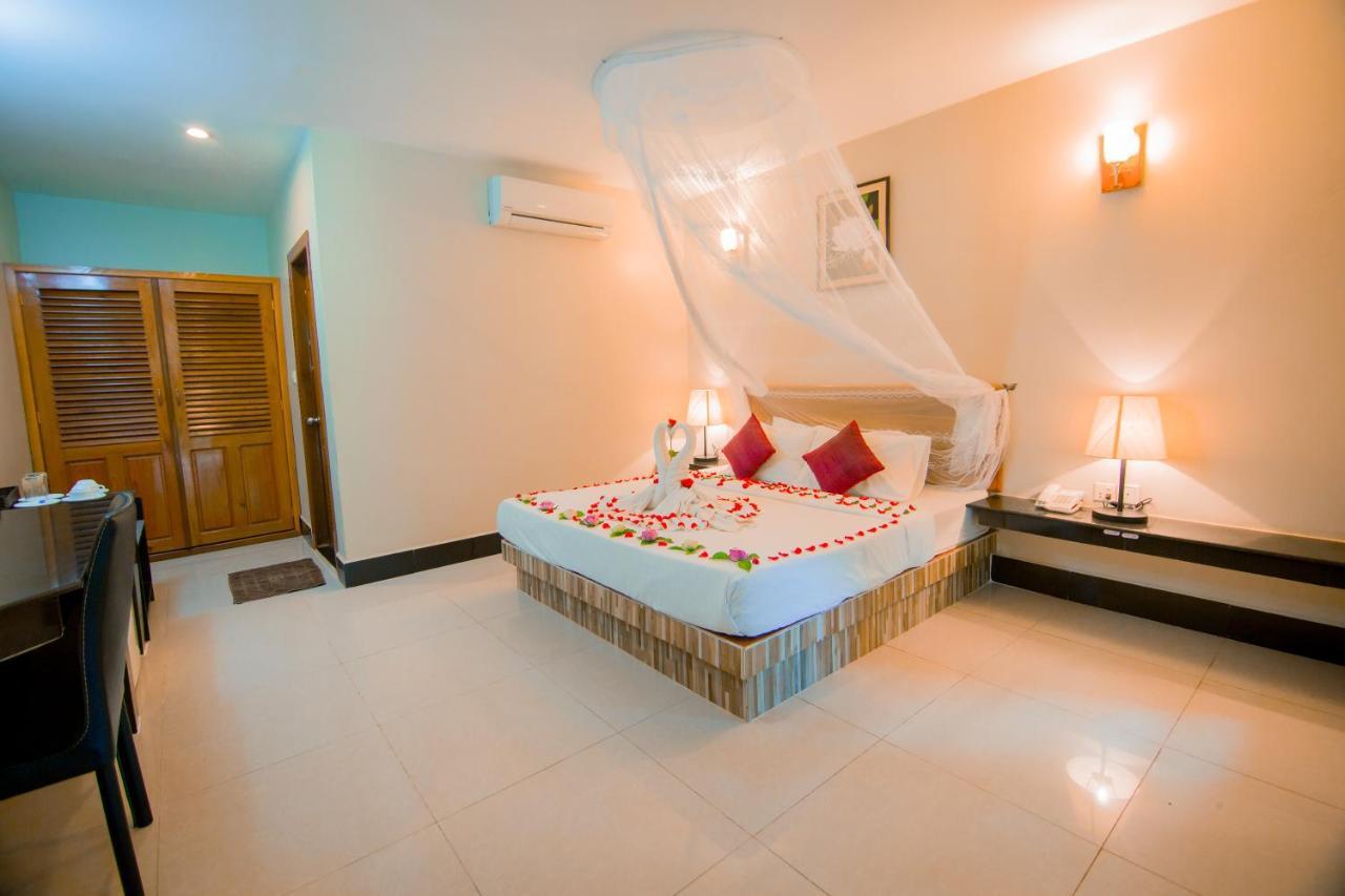 Twin Palms Resort Sihanoukville Exterior photo