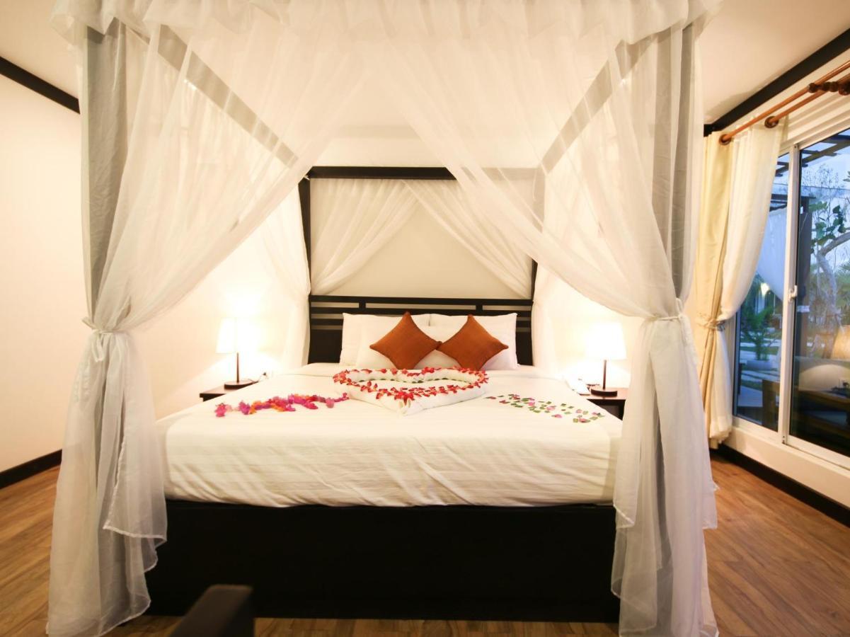 Twin Palms Resort Sihanoukville Exterior photo