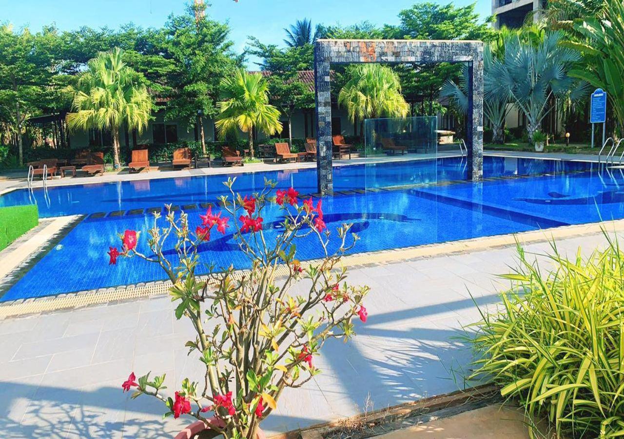 Twin Palms Resort Sihanoukville Exterior photo