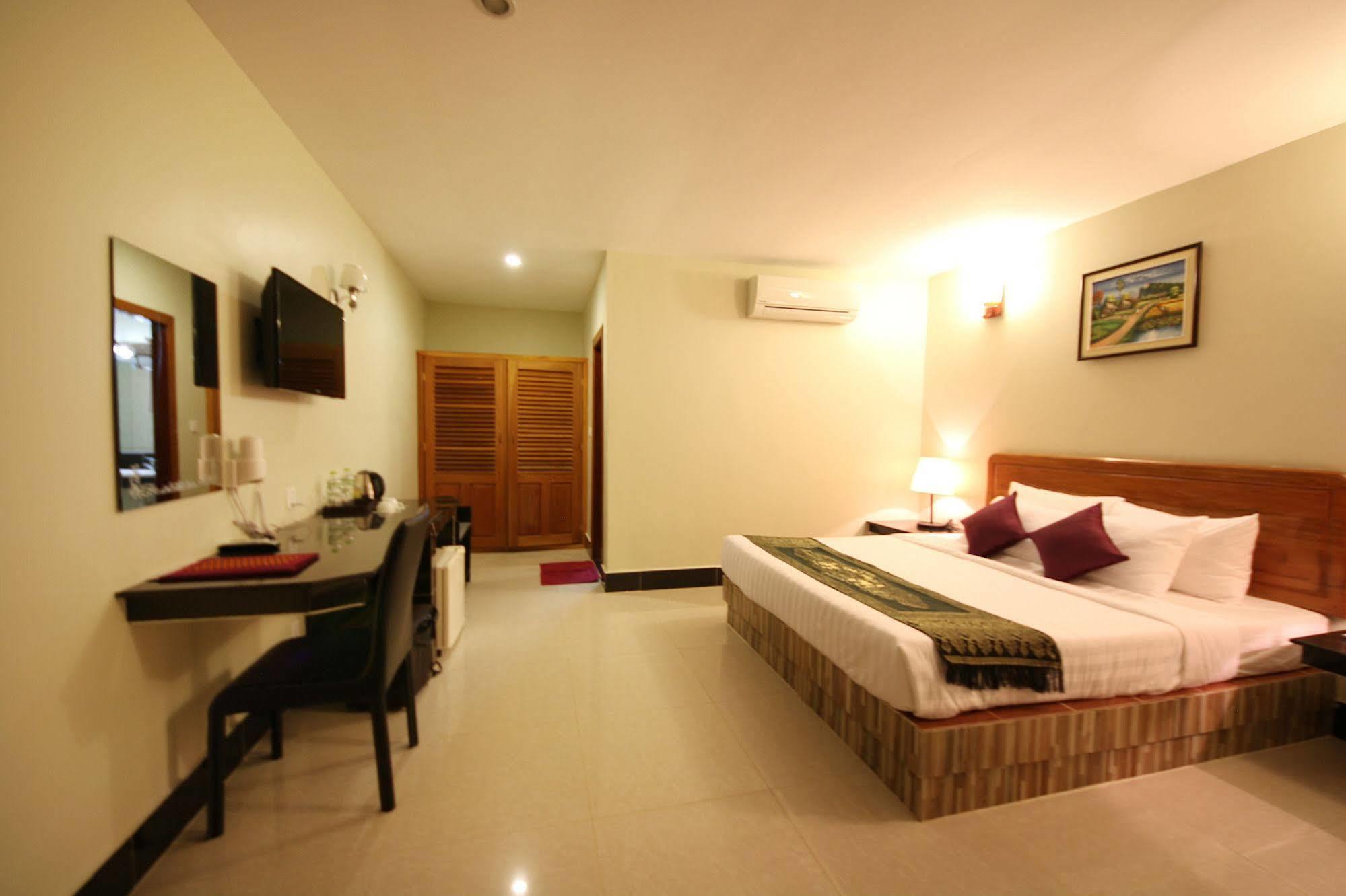 Twin Palms Resort Sihanoukville Exterior photo