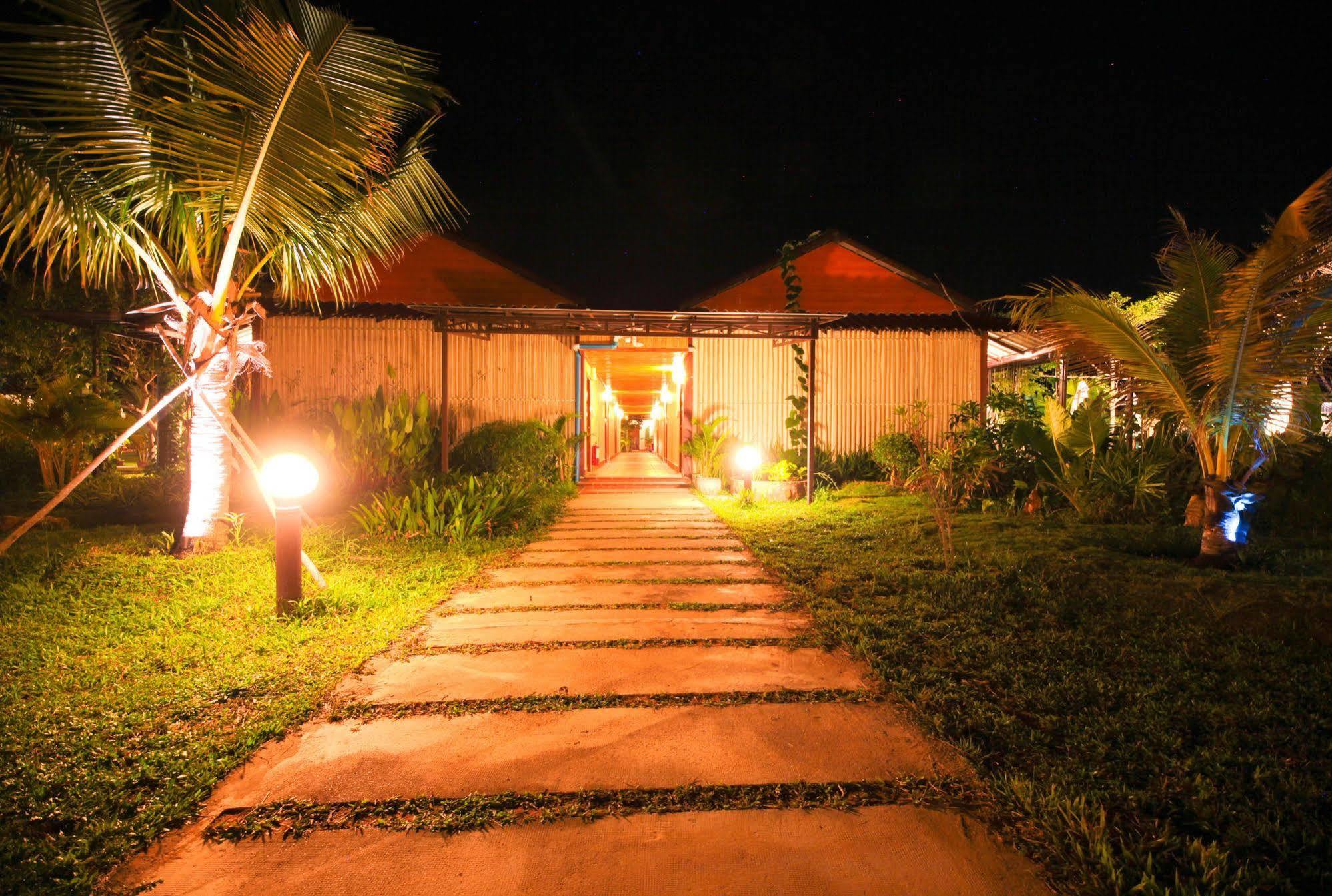 Twin Palms Resort Sihanoukville Exterior photo