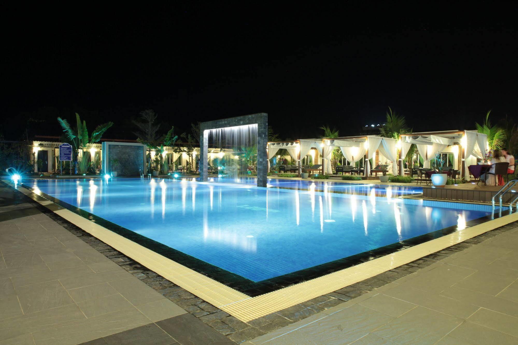 Twin Palms Resort Sihanoukville Exterior photo