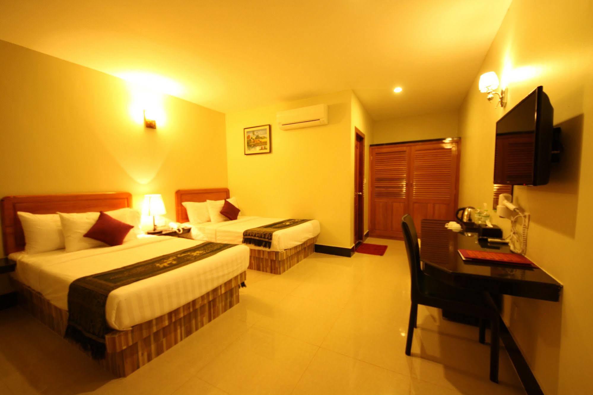 Twin Palms Resort Sihanoukville Exterior photo