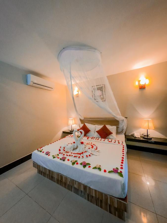 Twin Palms Resort Sihanoukville Exterior photo